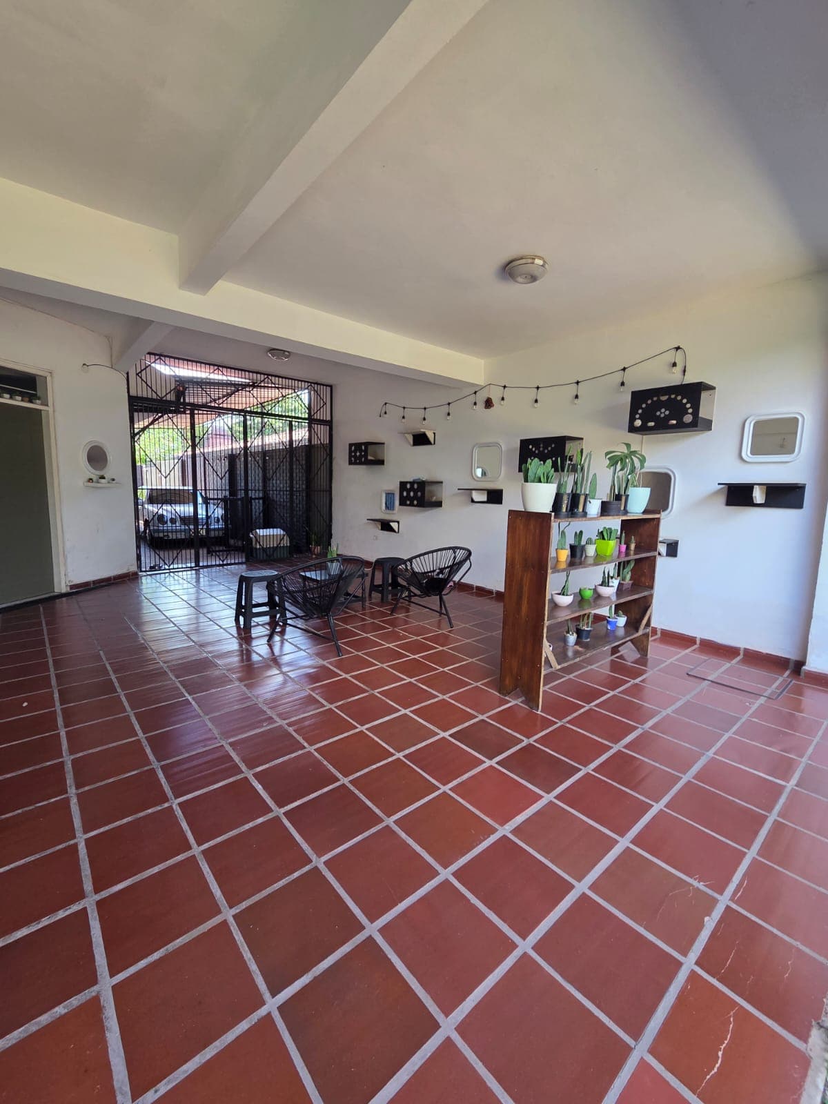 Casa con piscina en alquiler en barrio mburucuya, foto 2