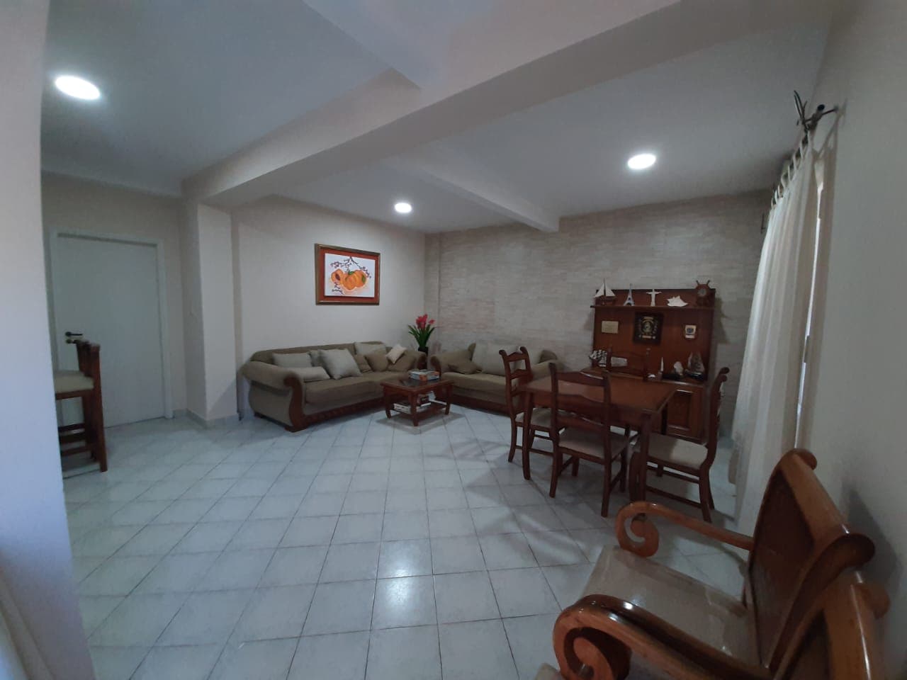 Hermosa casa en esquina en barrio Jara, foto 3