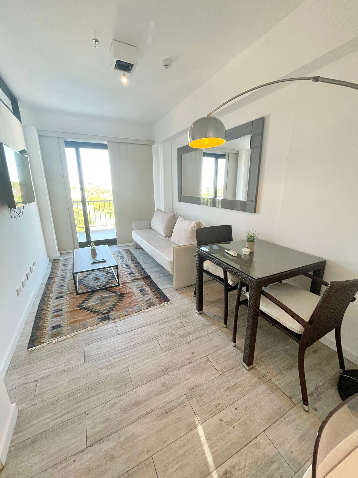 En Alquiler Hermoso Monoambiente Amoblado En Barrio Jara A150, foto 4