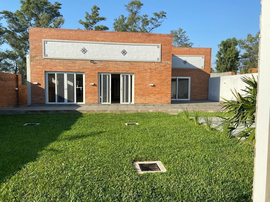 Casa En Alquiler De 3 Habitaciones En Suite, En El Barrio Cerrado Surubii — foto 2