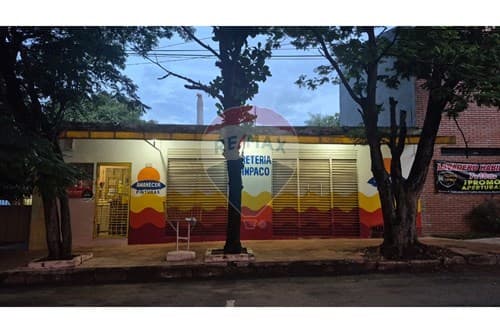 Alquilo local comercial en villa aurelia