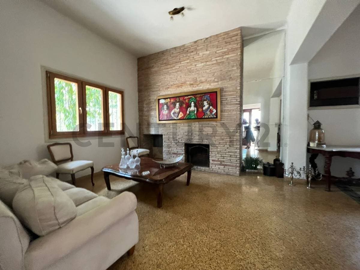 Amplia residencia ubicada estratégicamente sobre juan de salazar, foto 2