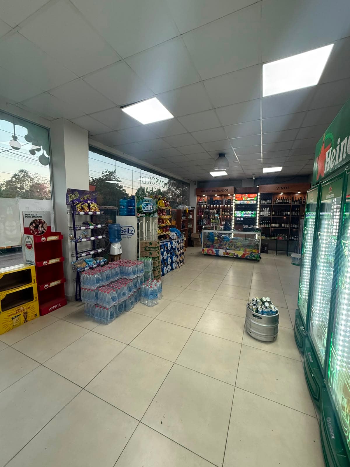 Local comercial con ubicación estrategica, foto 4