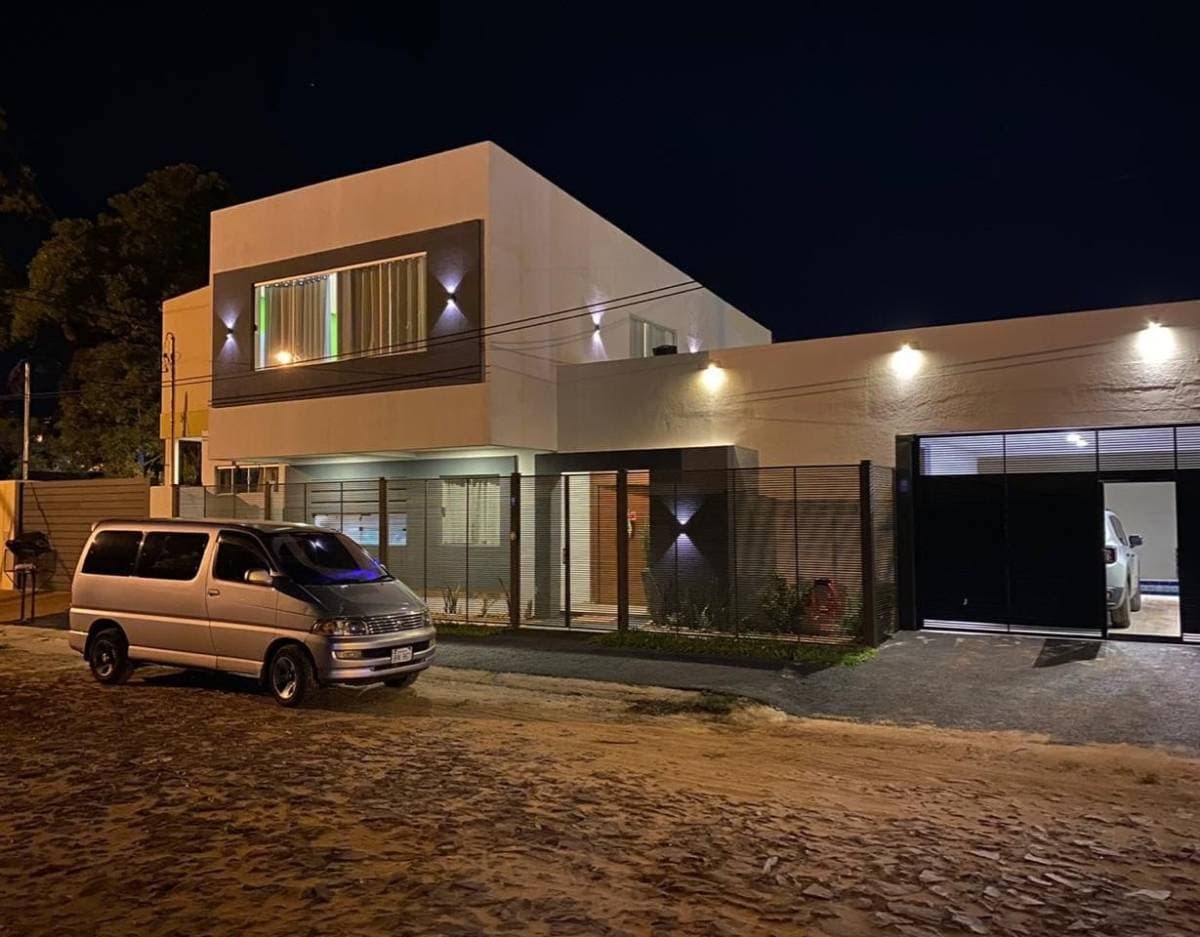 Vendo Amplia Casa En Lambare
