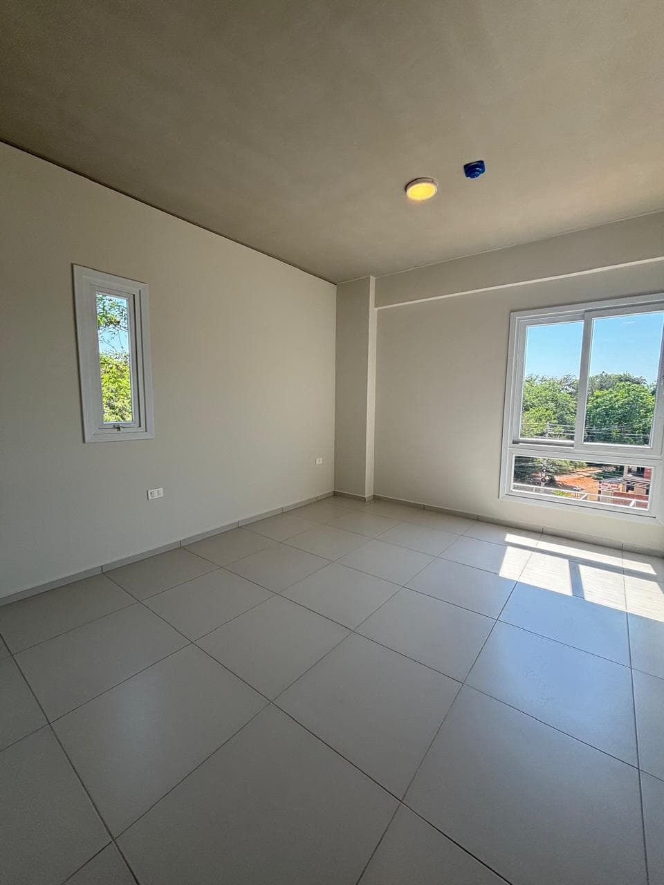 Luque en venta o alquiler amplio departamento de 2 dormitorios — foto 2