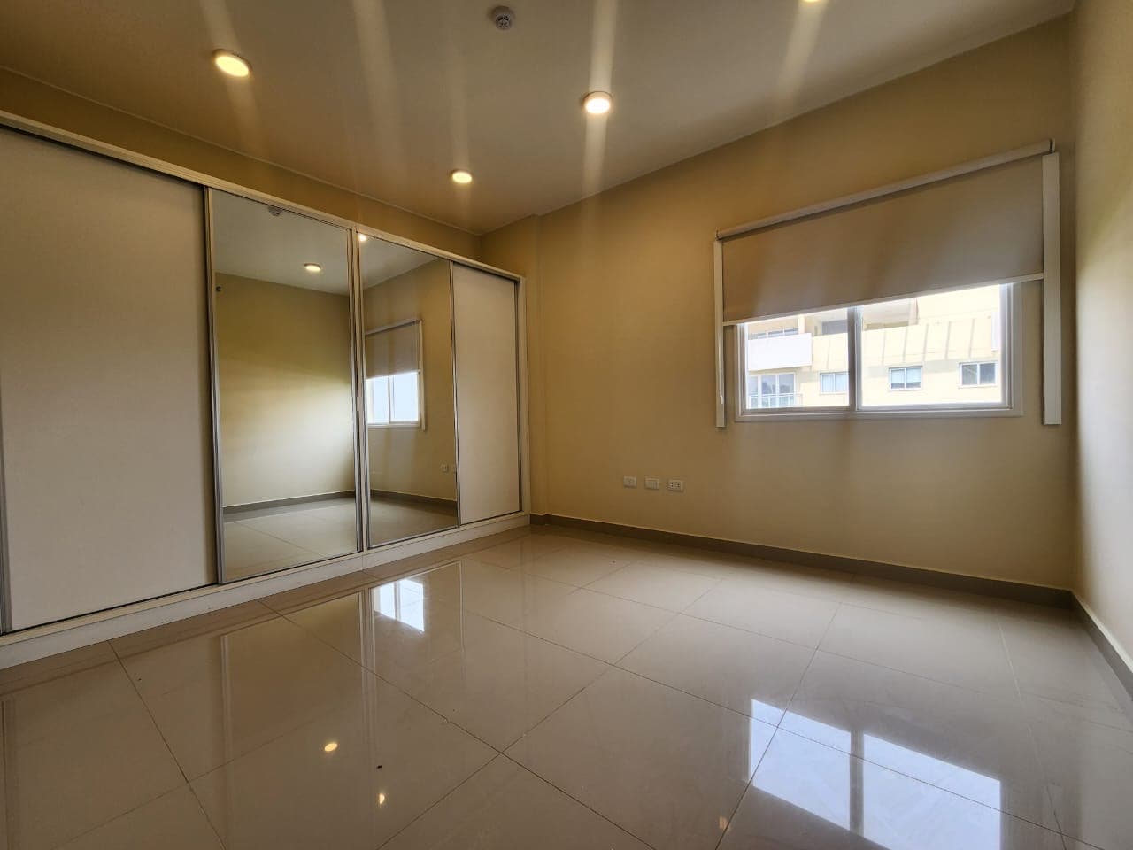 Amplio depto 2 dormitorios con area de servicio, barrio villamorra*, foto 3
