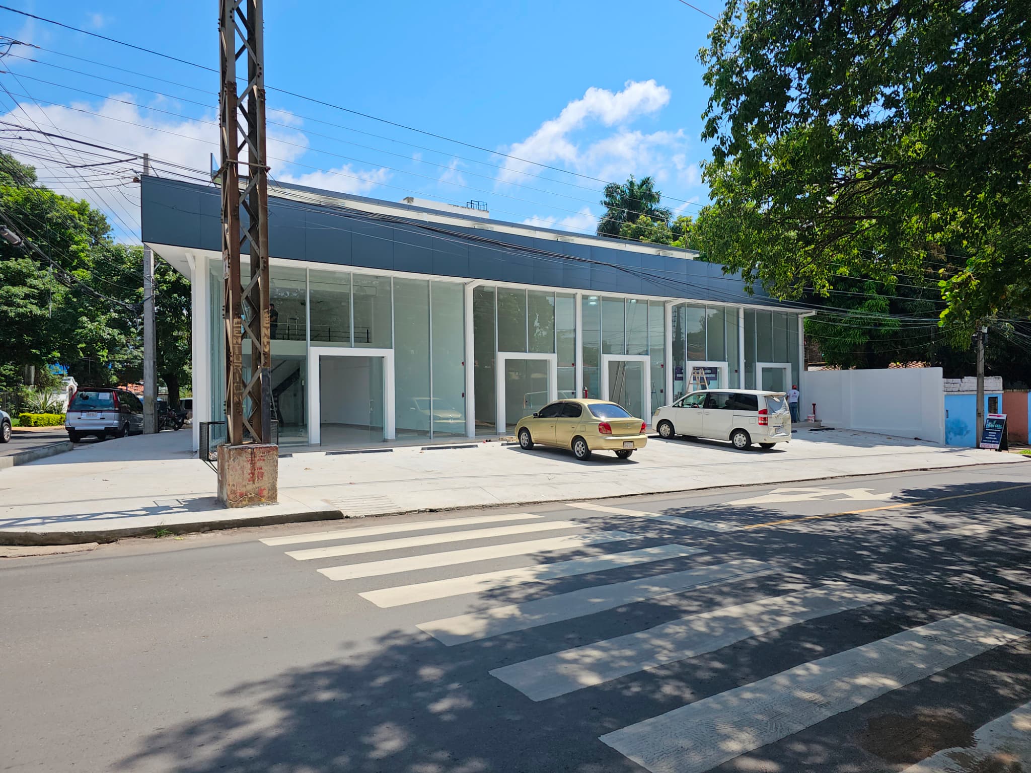 Locales Comerciales En Esquinas Estratégicas – Alto Tránsito Y Visibilidad — foto 2