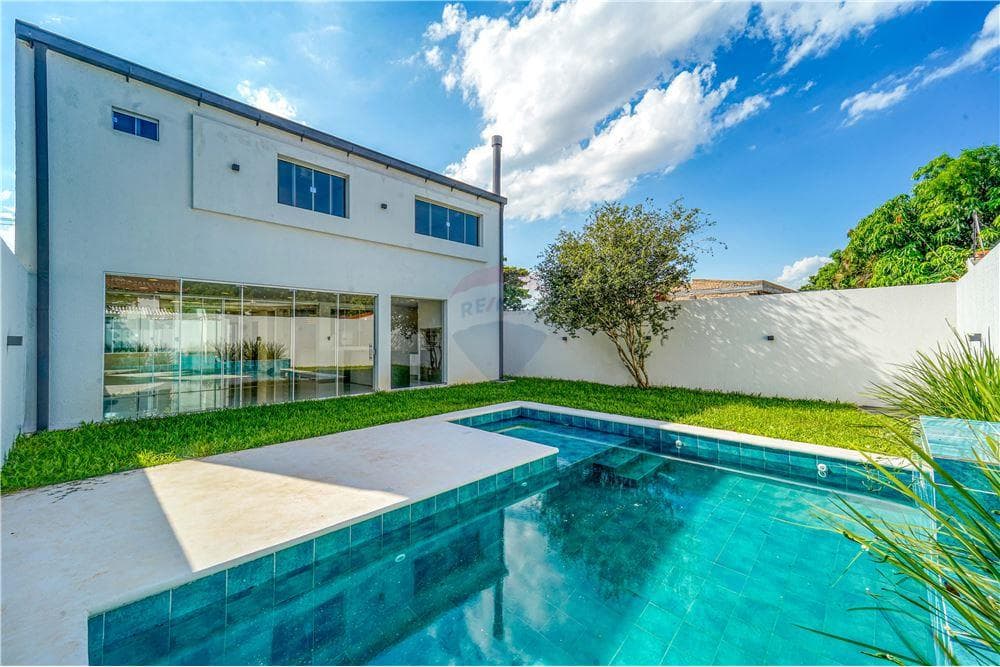 Vendo lujosa residencia a estrenar en mburukuya