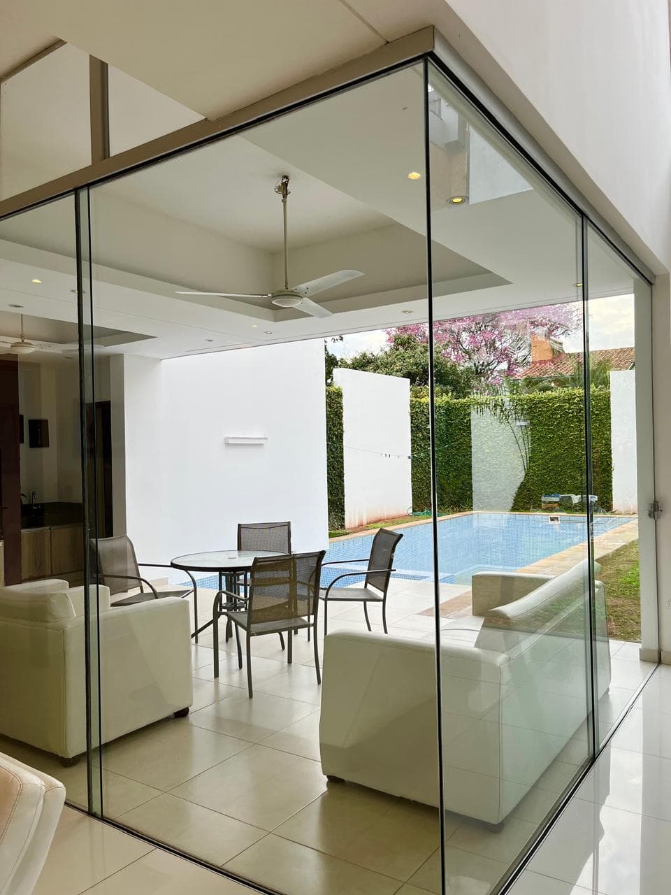 Hermosa Casa Minimalista Amoblada de 3 Habit en Suite — foto 2