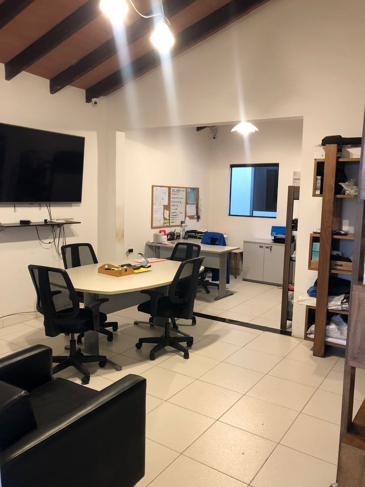Vendo Casa Con Oficina de 372 m2 en Mariano Atrás del Aeropuerto - LHO6435080