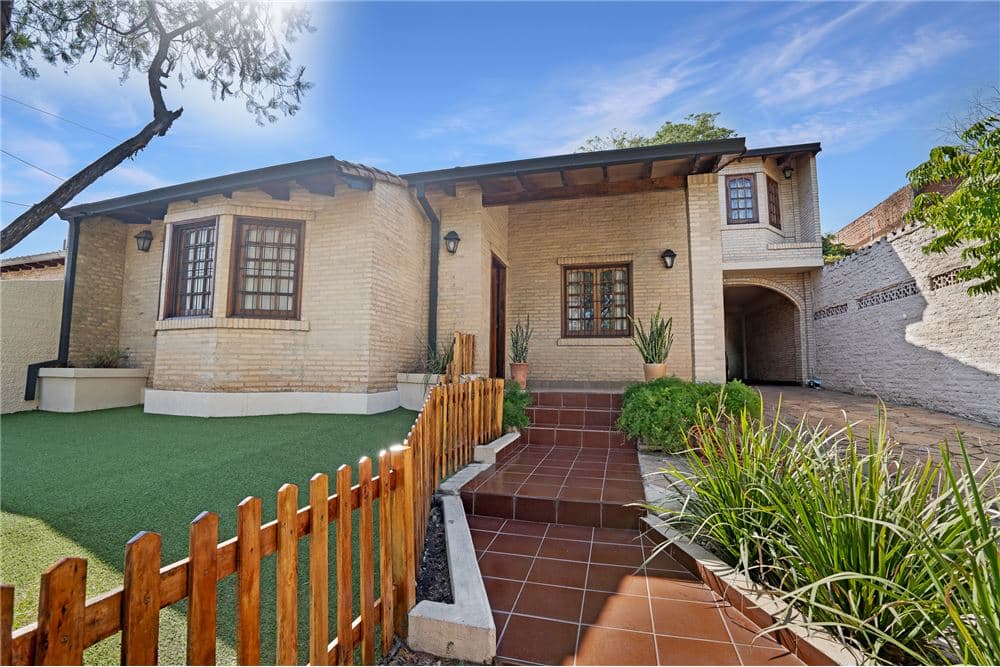 Vendo casa sobre la avda carretera de lopez