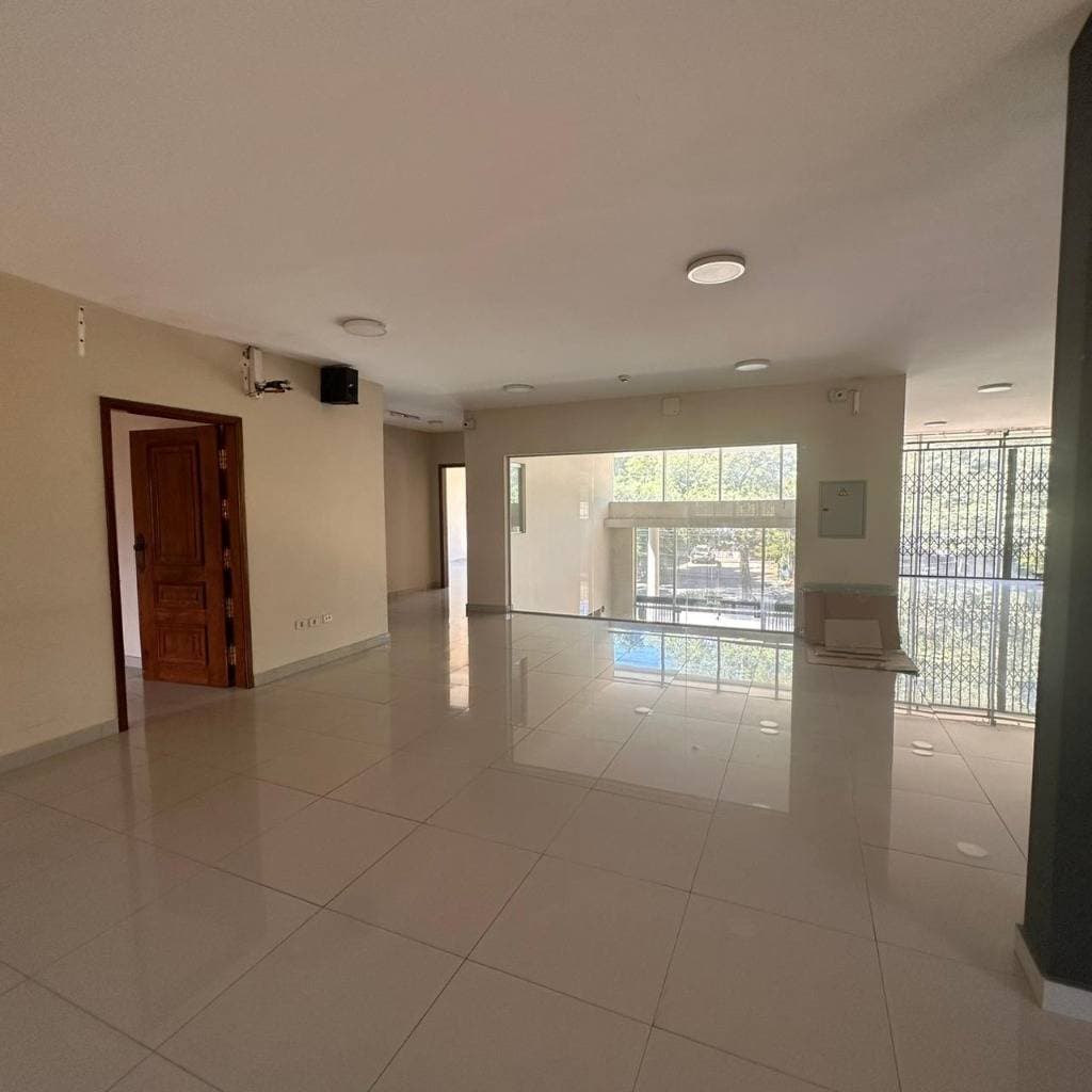 Importante propiedad comercial | barrio villa aurelia, foto 2