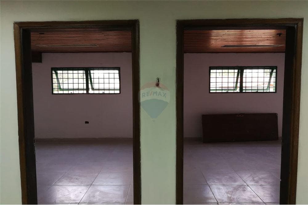 Se vende amplio deposito en Villa Elisa, foto 4