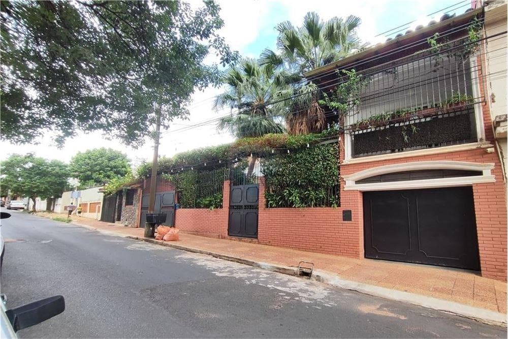 En Venta Amplia Residencia De 4 Habitaciones, foto 1