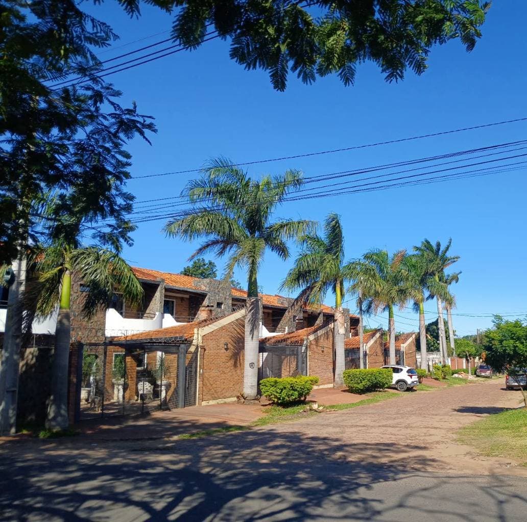 Dúplex de 4 dormitorios barrio laurelty de Luque, foto 3
