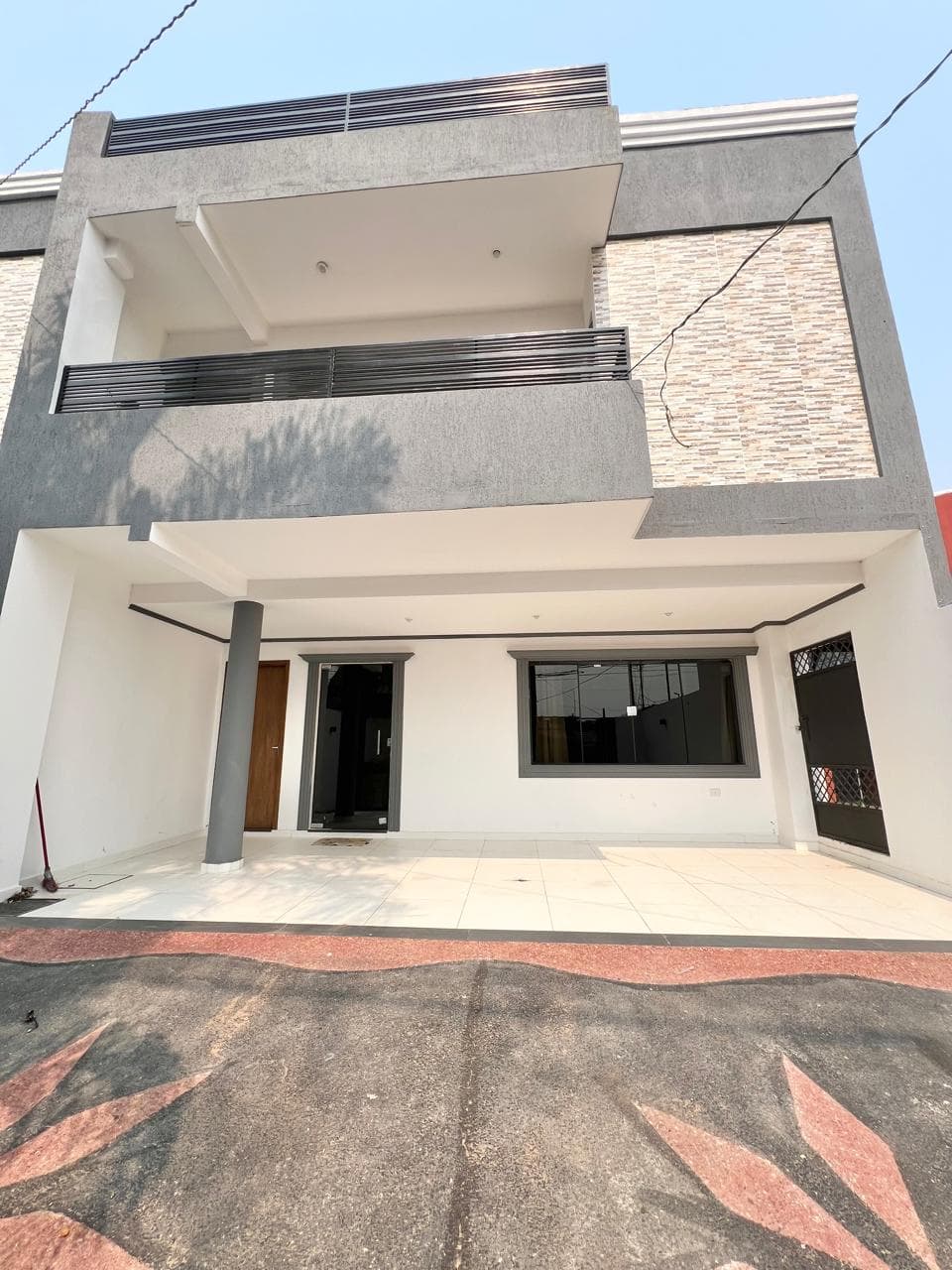 En Alquiler Amplia Casa Amoblada De 3 Pisos En Barrio Carmelitas A338, foto 1
