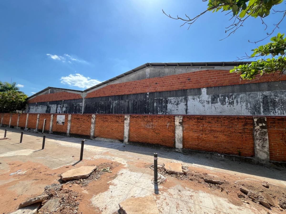 En venta - amplio depósito en esquina, foto 5