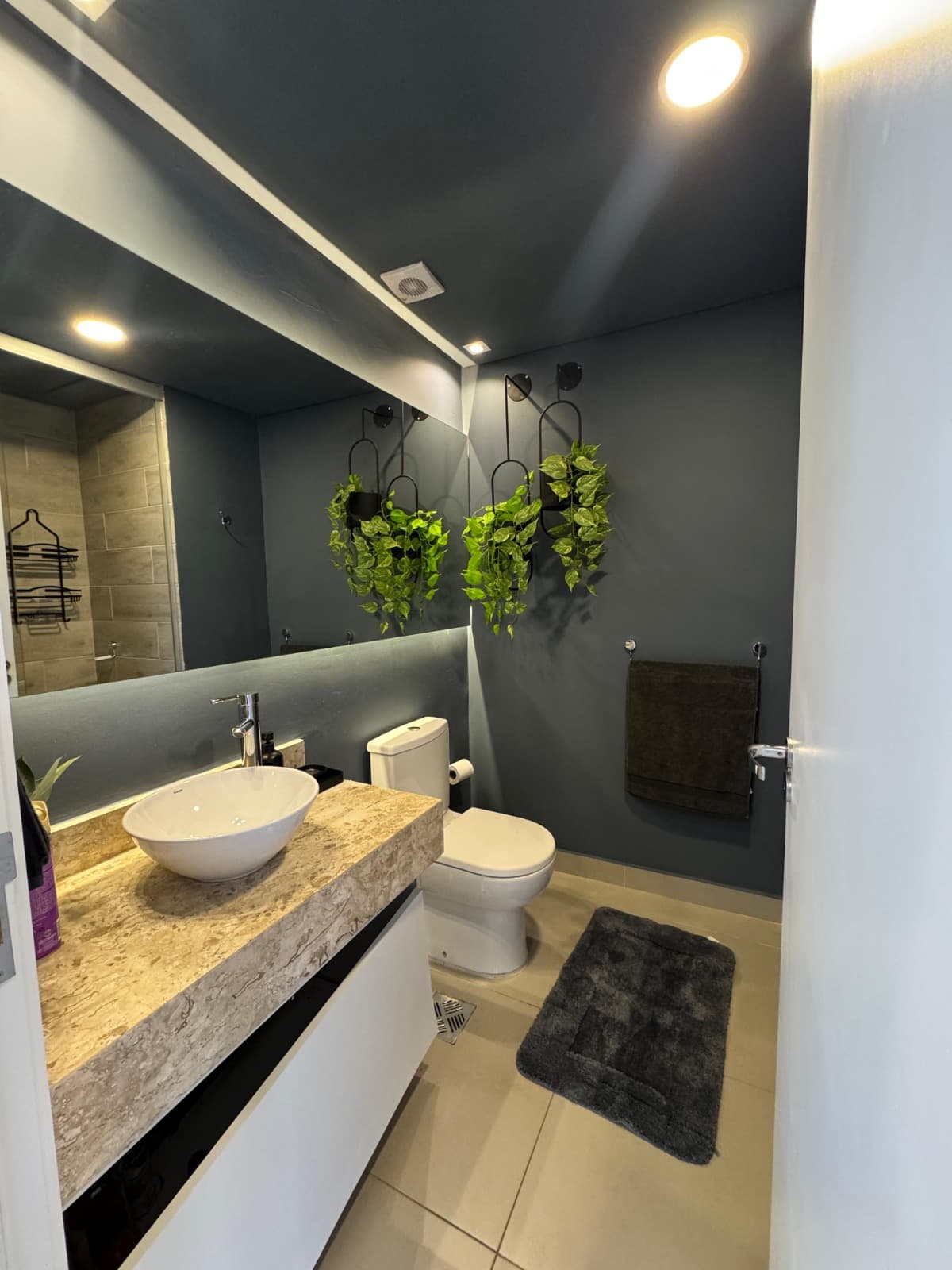 EN VENTA - departamento amoblado en Edificio Zuba IV