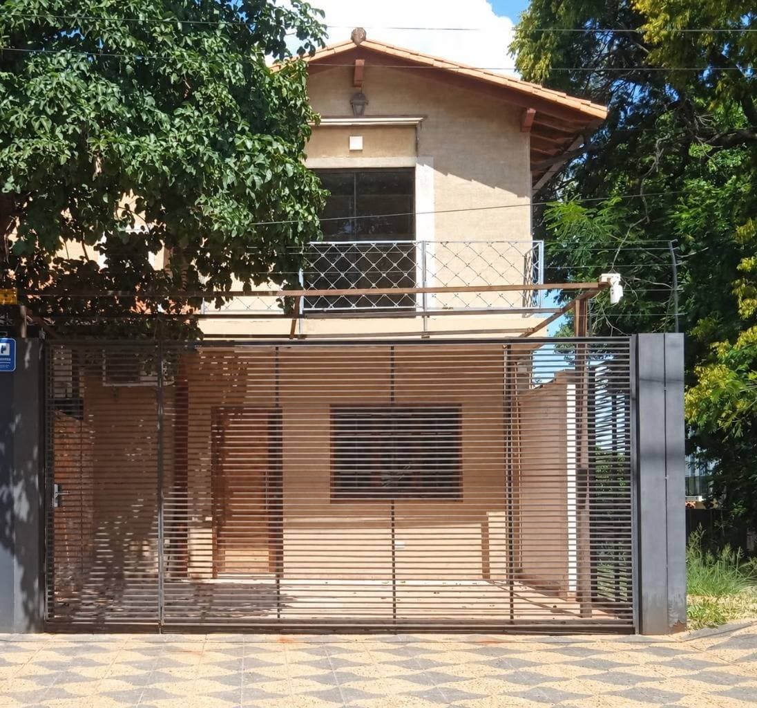 Dúplex en esquina 3 dorm. | Loma Pytá