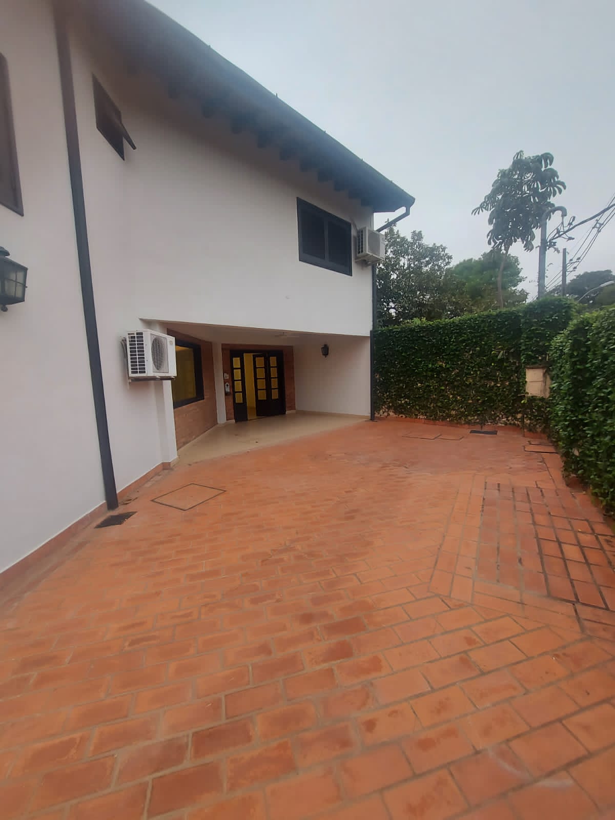 Casa c / pisina en pequeño condominio en barrio mcal. Estigarribia, foto 2