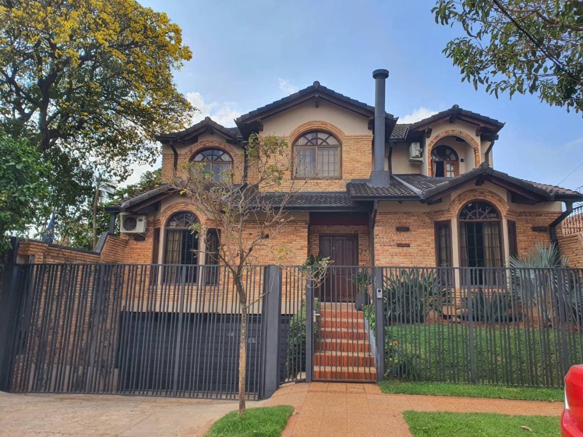 Hermosa residencia en el barrio mburucuya, foto 1