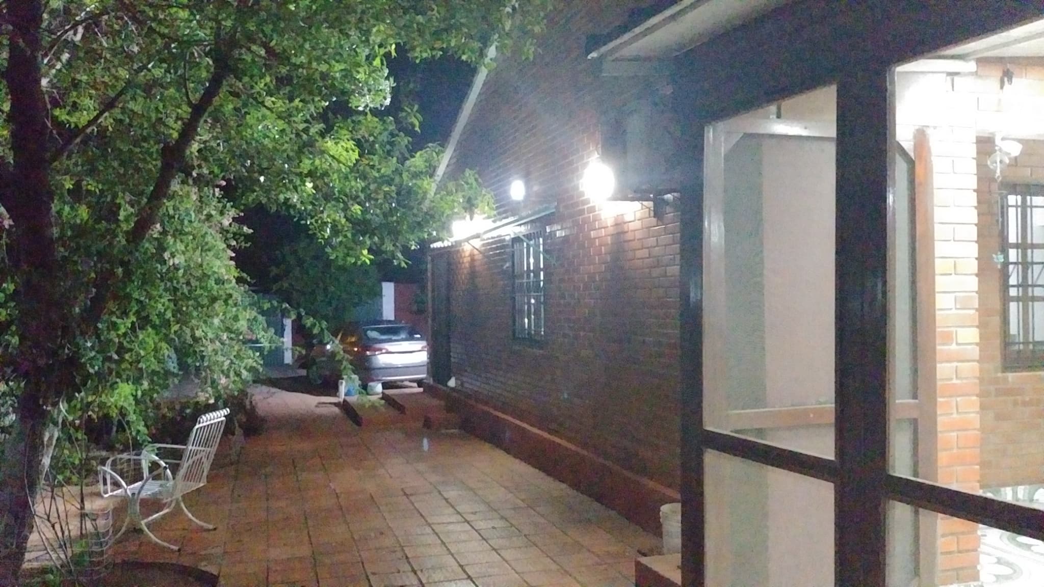 Residencia Amoblada En Ypacaraí: S/ruta, Seguridad, Predio De 720m² Amurallado — foto 5