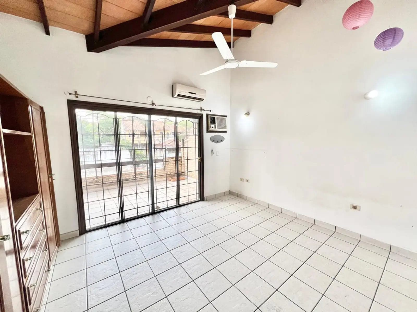 Dúplex con amplio patio en alquiler – zona ips central, foto 3