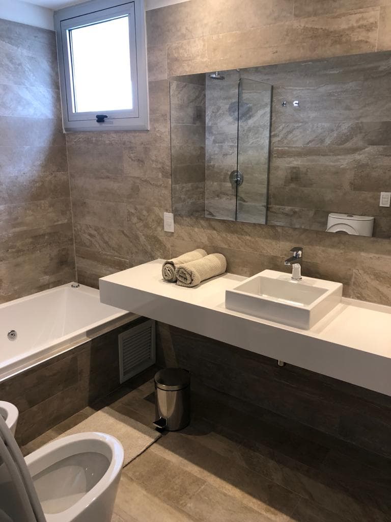 Alquiló dpto amoblado Palacio de los Patos — foto 3