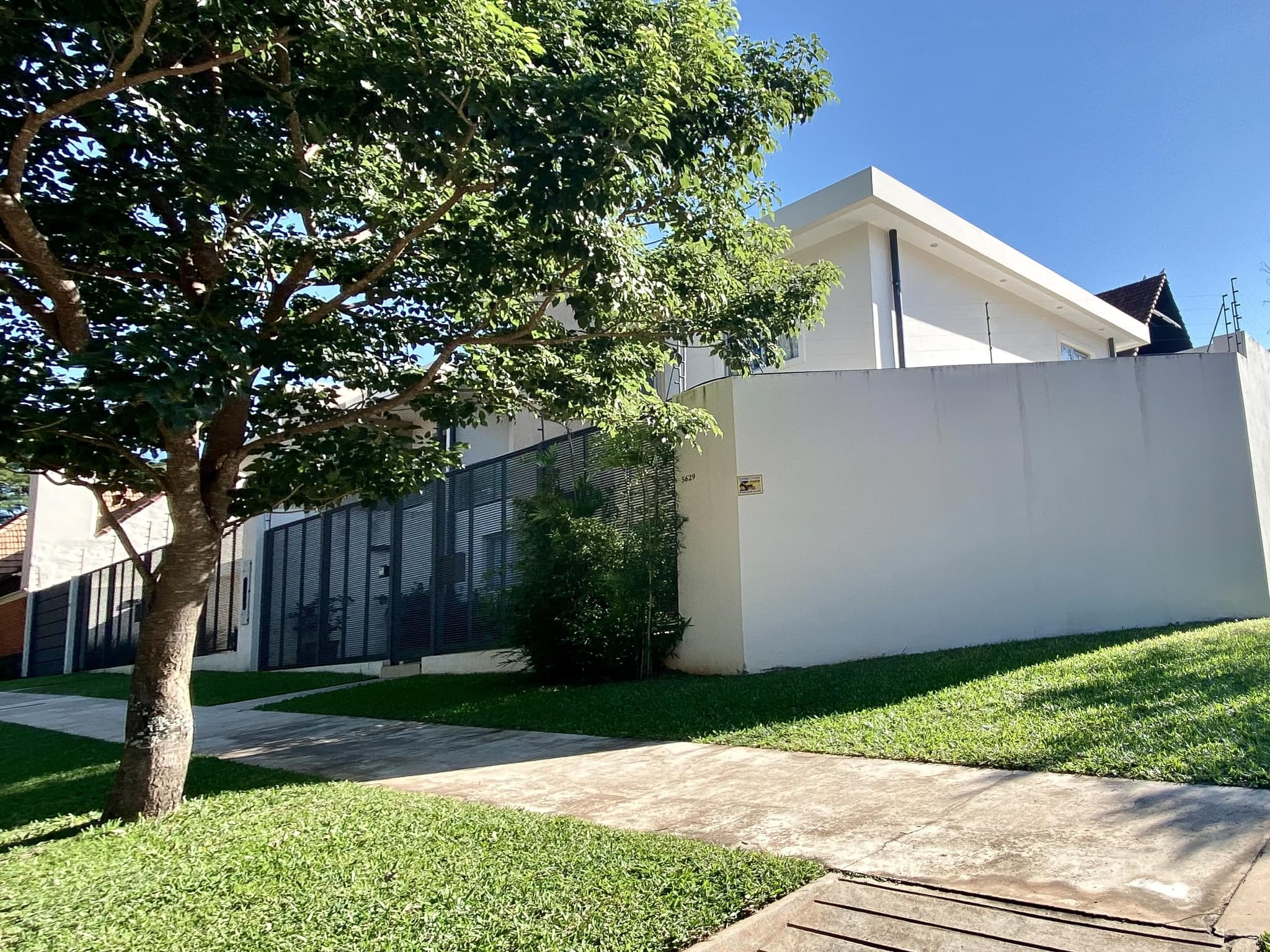 Alquilo hermoso duplex en barrio los laureles-asuncion