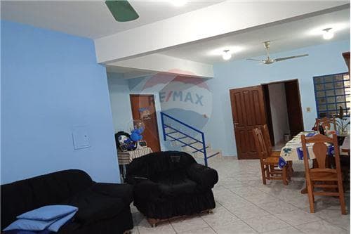 Casa de dos plantas en Luque, foto 3