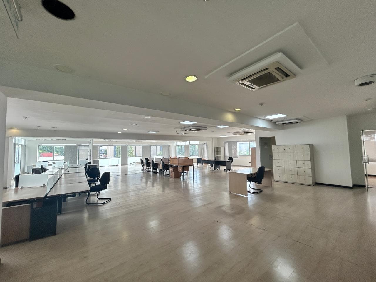 Alquiler de oficina corporativa de 330 m² en el edificio aura | eje corporativo