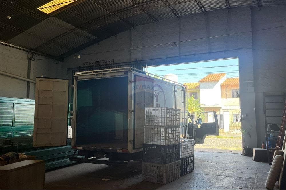 Tinglado con oficinas a pasos de transchaco en loma pyta, foto 2