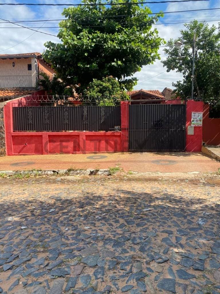 Vendo amplia casa en barrio hipodromo
