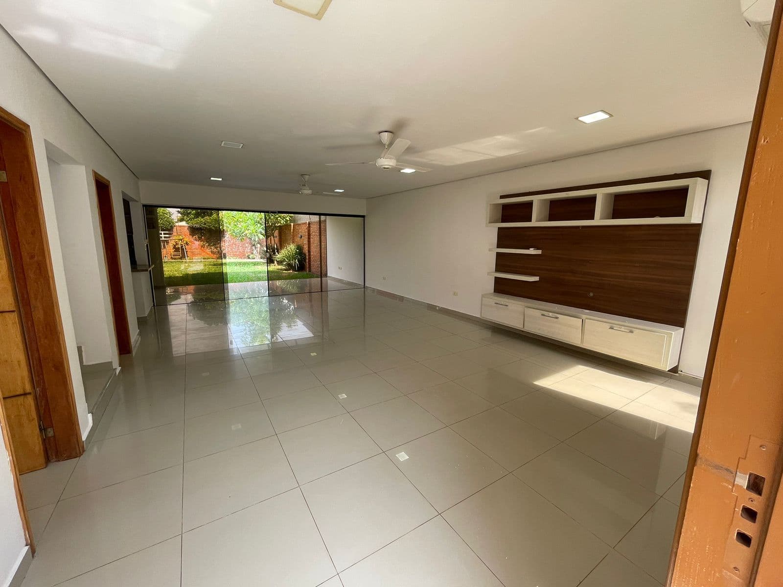 De casa zona laurelty Luque, foto 2