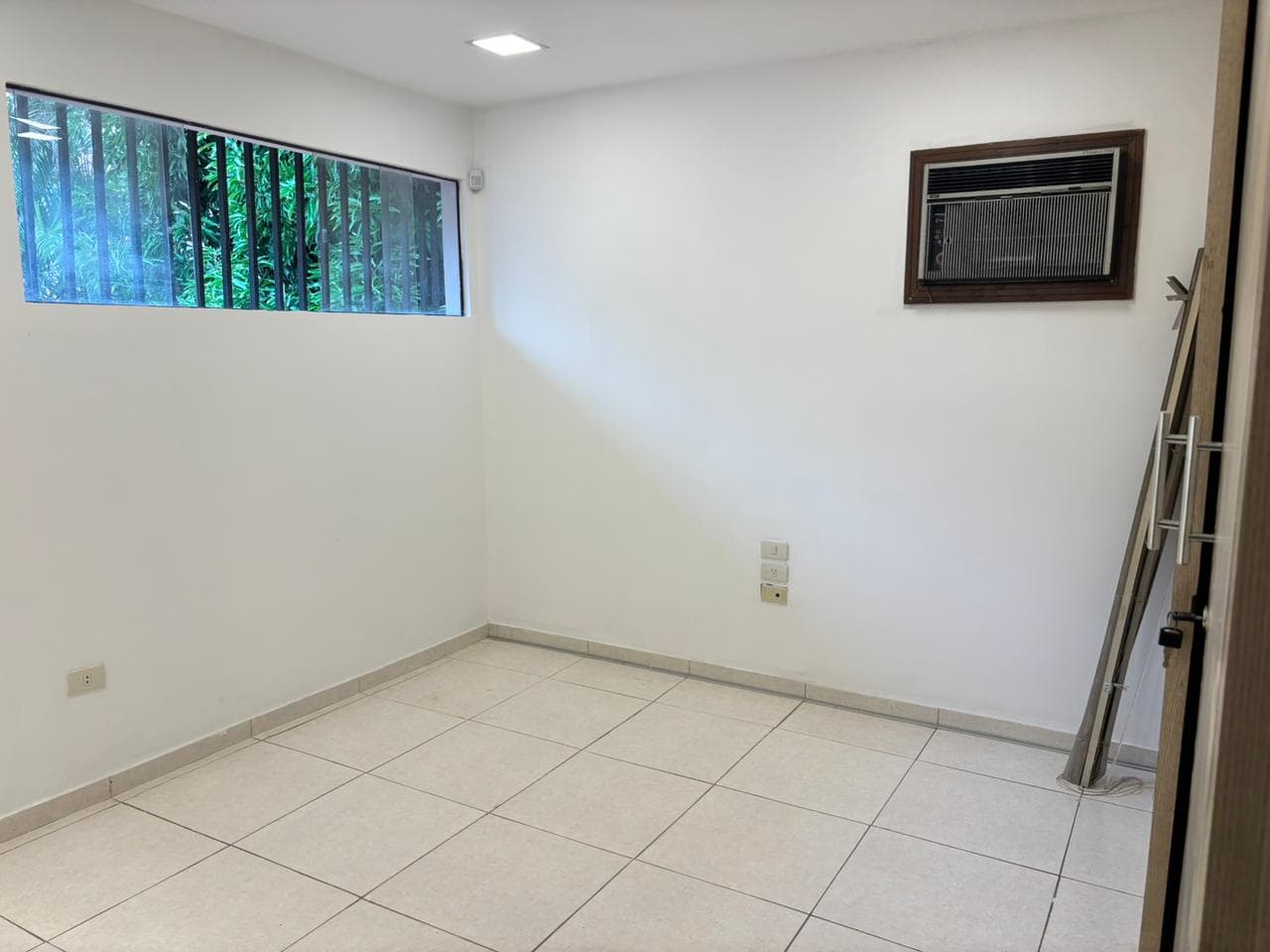Oficinas Corporativas/Local Comercial en Alquiler - Barrio Mcal. López, foto 5