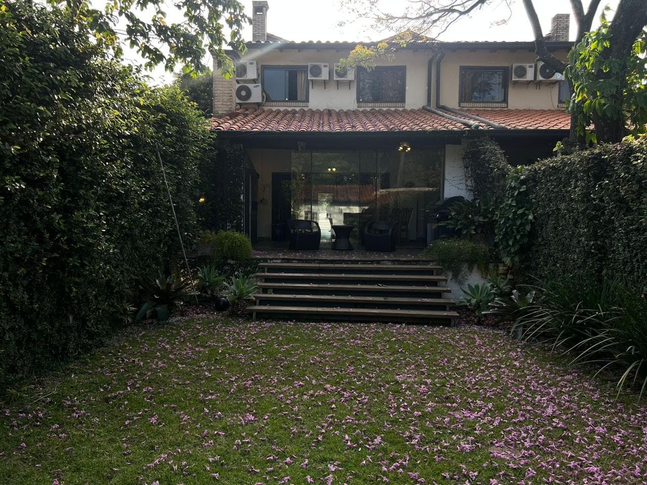 VENDO propiedad moderna en Madame Elisa Alicia Lynch, Asunción