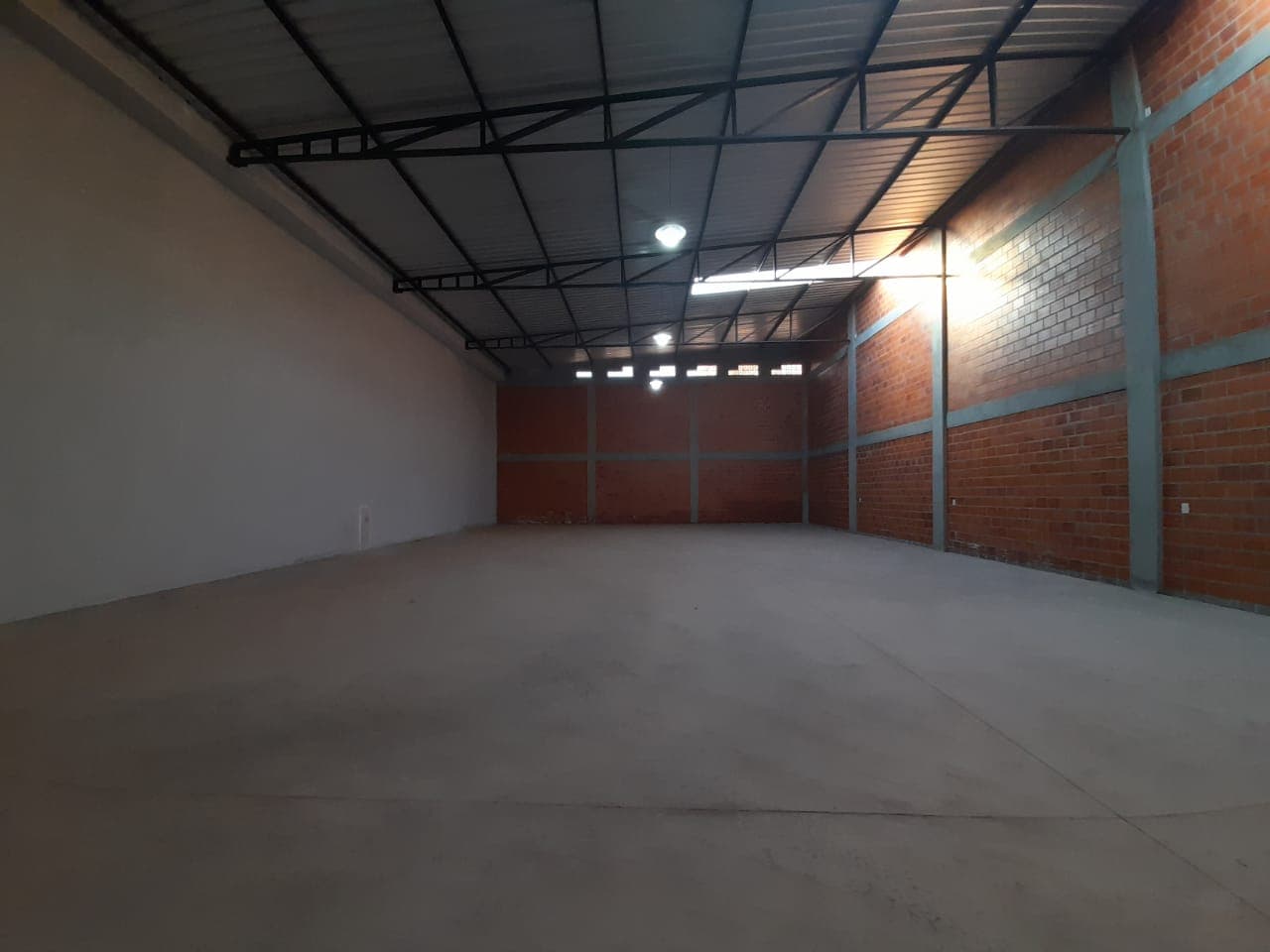 Amplio Depósito a estrenar zona trasera del Aeropuerto. Cod LG, foto 1