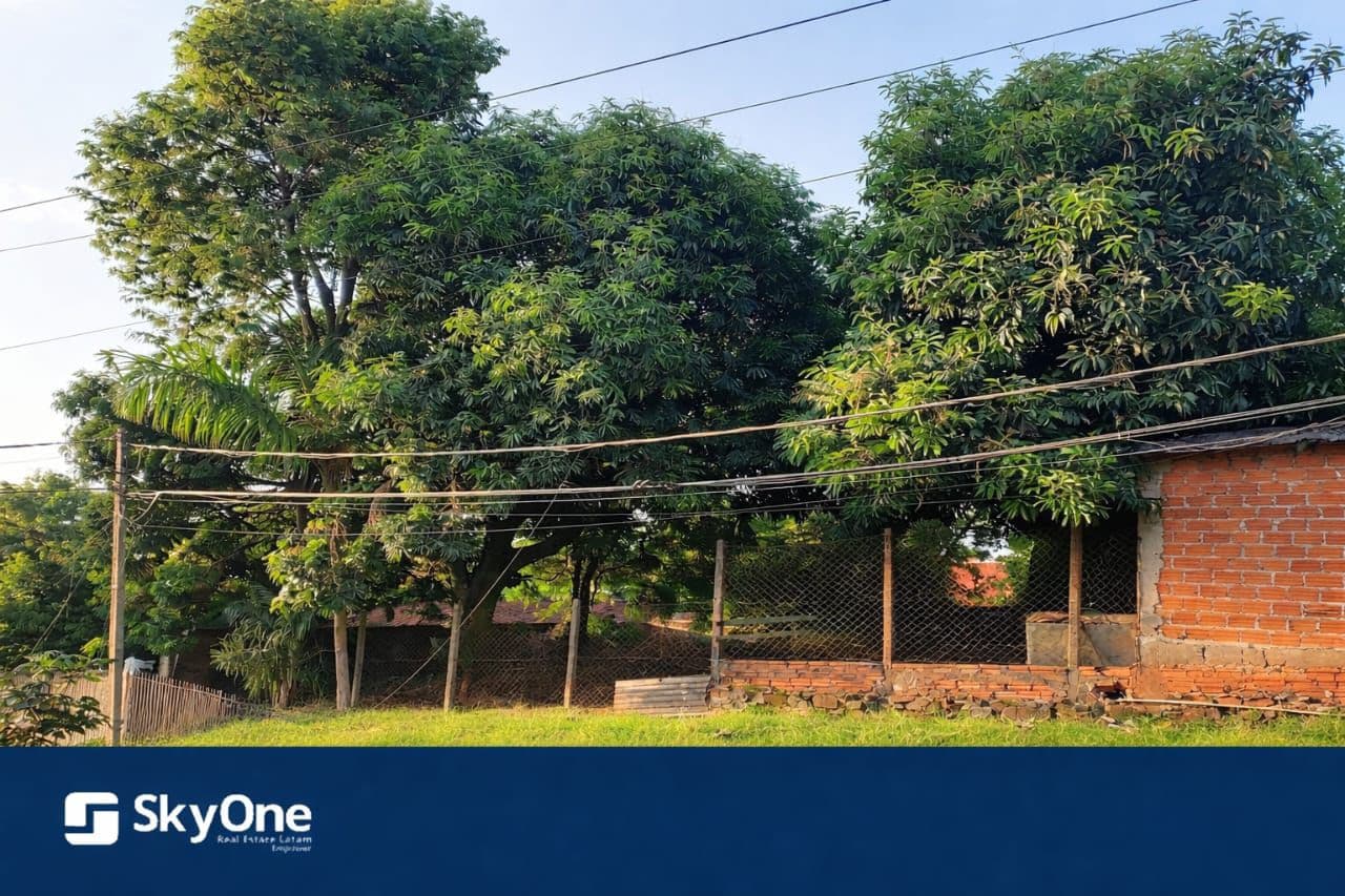 Terreno en esquina frente al Sanatorio Le Blanc – San José, foto 2