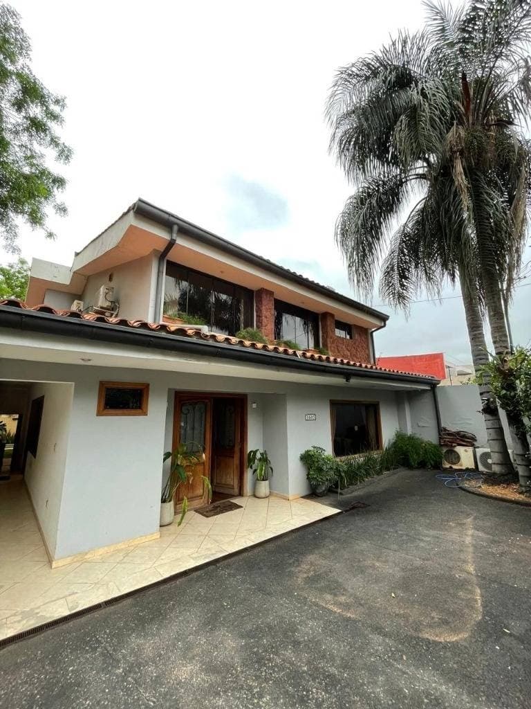 VENTA de hermosa y amplia Vivienda en Fdo de la Mora Z. NORTE