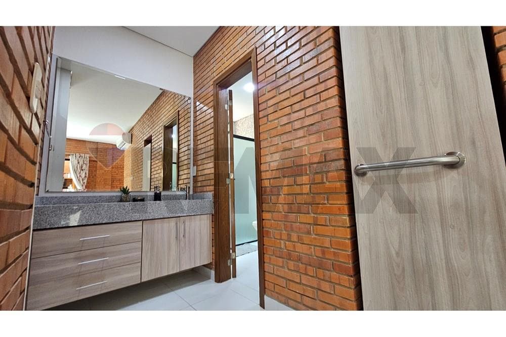 En venta amplia residencia en Mariano Roque Alonso, foto 4
