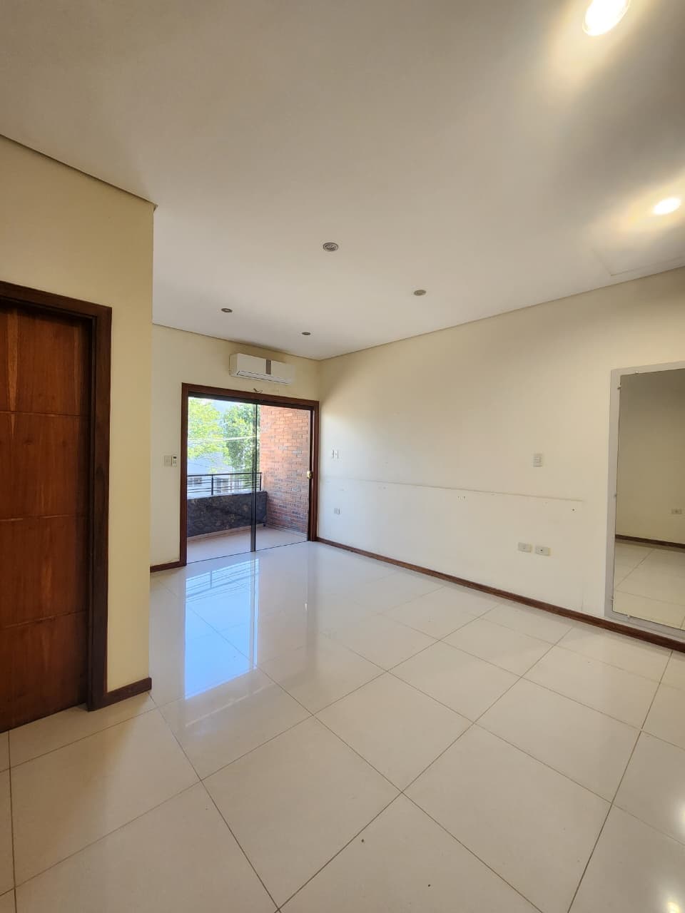 Amplio dúplex en alquiler- barrio mburucuya — foto 5