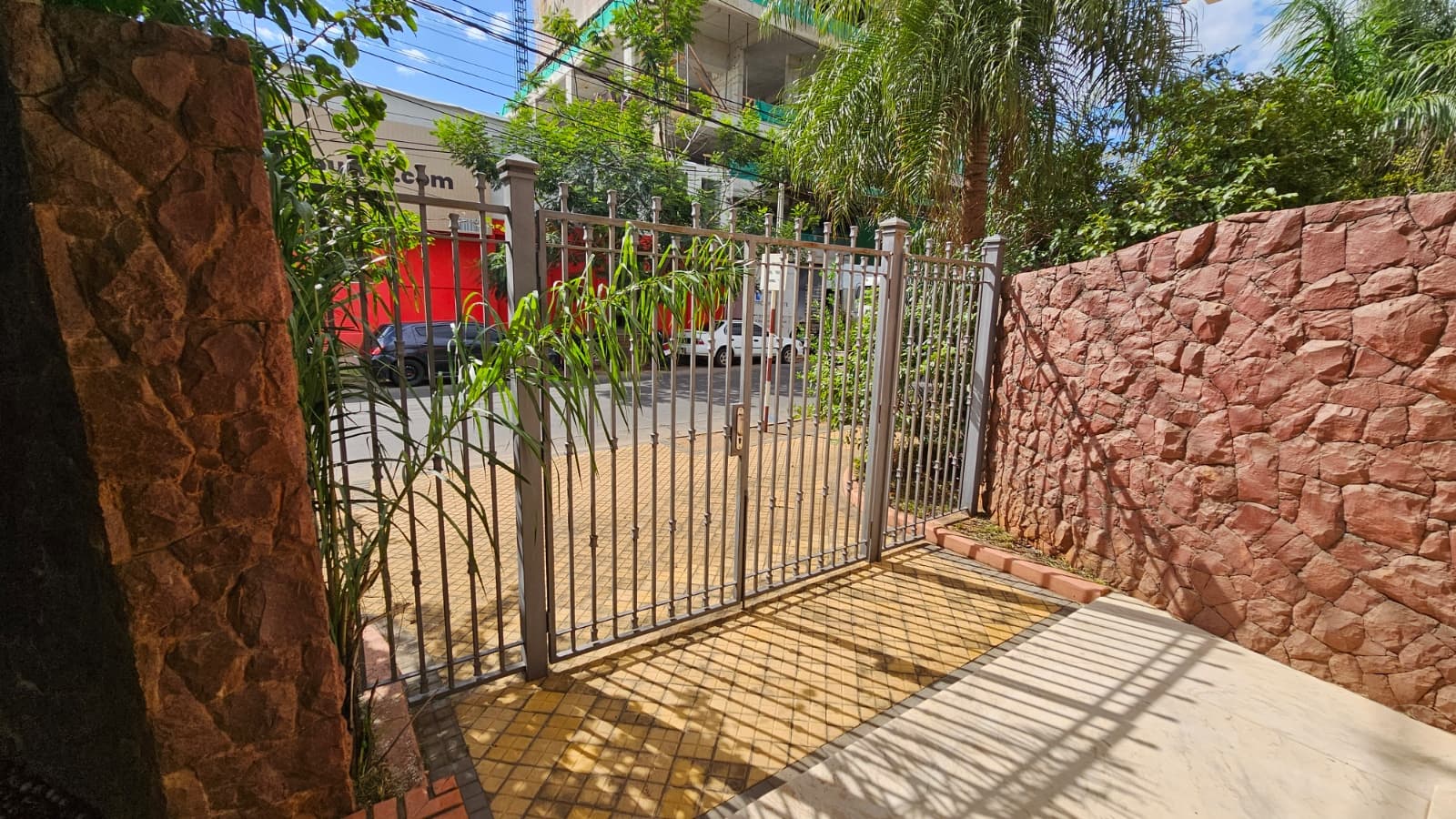 Casa En Esquina P/ Local O Oficina – A Cuadras Del Shopping Mariscal — foto 4
