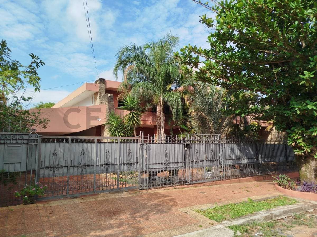 Alquilo bella residencia en barrio mburicao