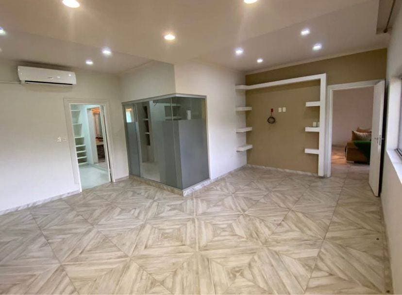 Casa Moderna de 3 Niveles | Semi Amoblada — foto 4
