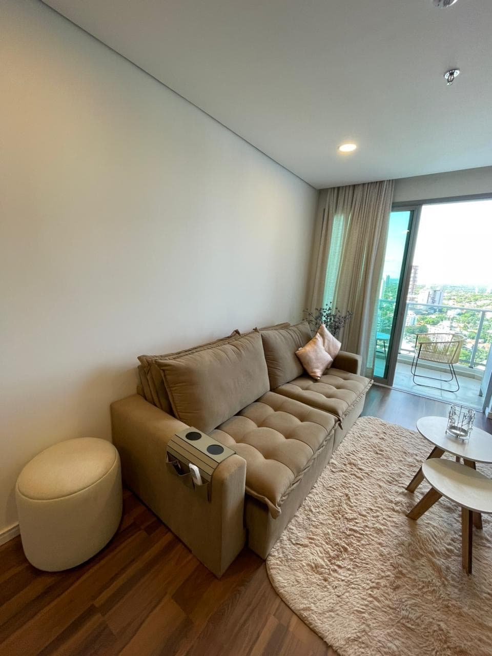 A metros del shopping del sol, en venta departamento de 1 dorm. Amoblado — foto 1