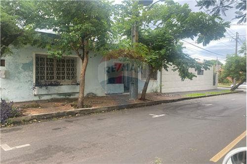 Casa a reparar - venta, barrio mburicao