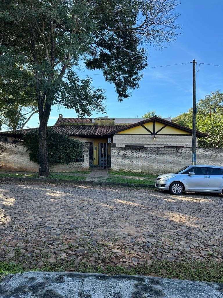 en Venta, estratégica casa en Luque en esquina, detrás del Shopping Madero, foto 5
