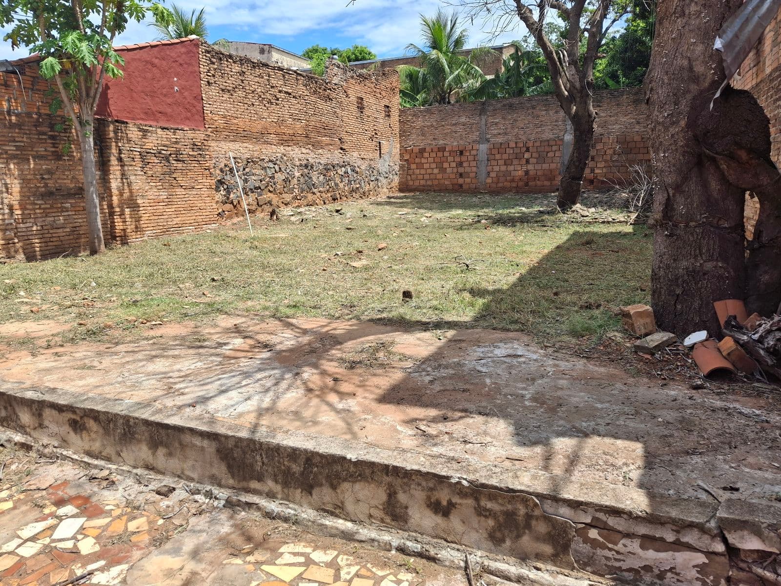 Terreno Con Casa A Refaccionar O Demoler