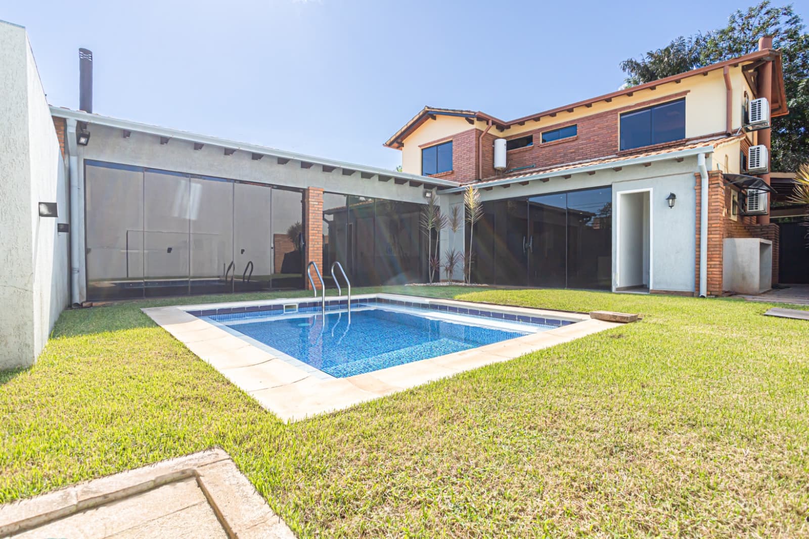 Casa de 3 dormitorios con piscina en condominio, foto 2