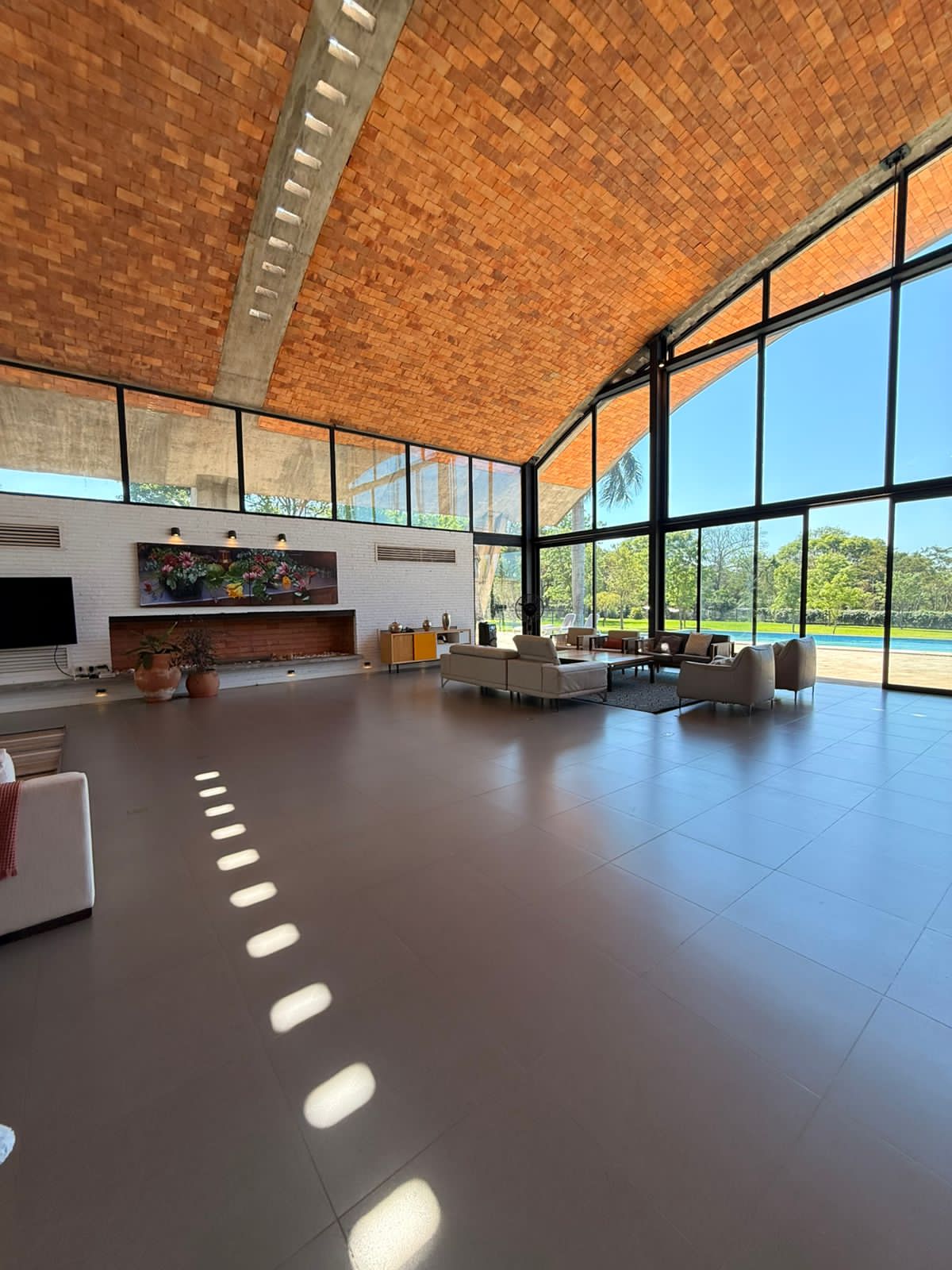 En venta residencia de lujo en surubi’i – Mariano Roque Alonso, foto 2